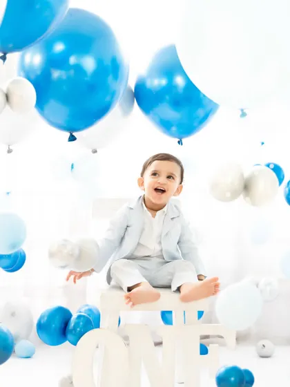 A first birthday is a celebration of pure joy! This classic balloon-filled setup is designed to capture the happiness and excitement of turning one. I focus on creating a light, airy, and fun atmosphere where your baby's personality can shine.