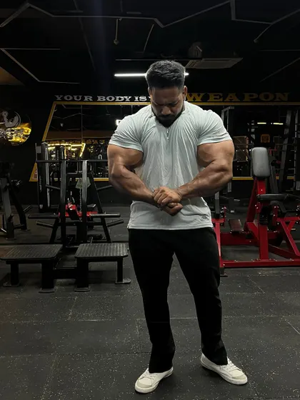 A most muscular pose.