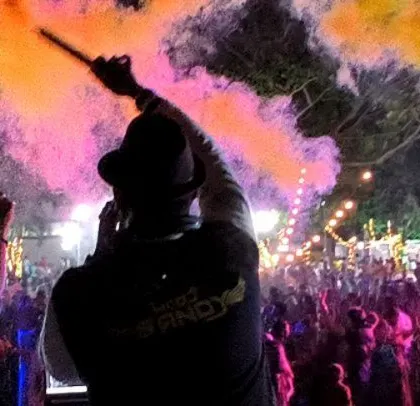 This is what pure energy looks like. At a corporate Holi party for over 2,000 employees, I use smoke and color to create unforgettable moments.