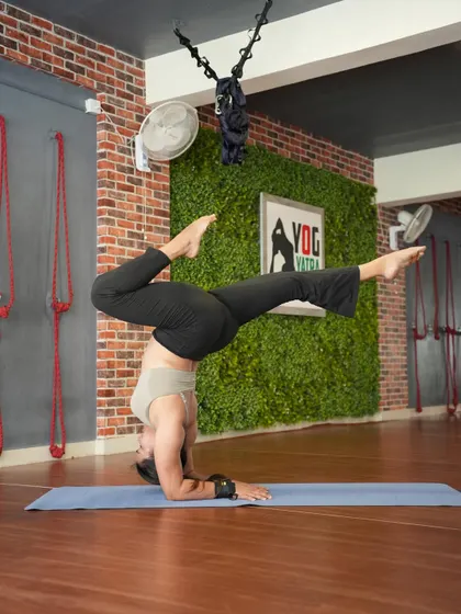 A funky Pincha Mayurasana variation, playing with leg positions to challenge my balance. Exploring different shapes in inversions keeps the practice fresh and insightful.