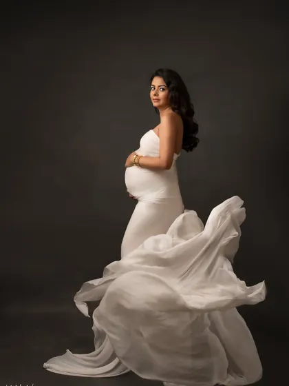 A simple pose with a flowing fabric train can create such a breathtaking, fine art maternity portrait. You are a work of art, and I want you to see it.