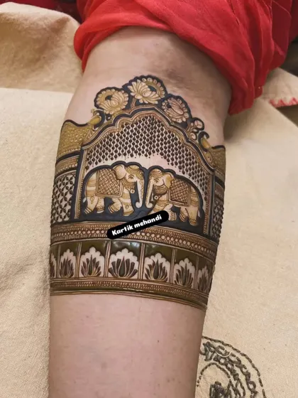 A beautiful cuff design for a bridal mehandi. This pattern features a pair of elephants inside a grand arch, surrounded by lotus motifs, creating a royal look.
