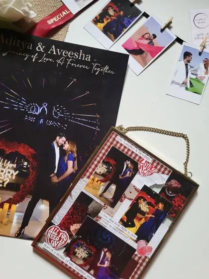 A personalized magazine and a matching vintage frame make the perfect gift set. Both items tell the same love story in different, beautiful ways.