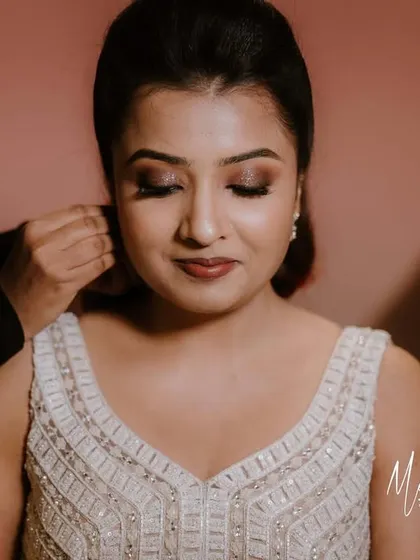 The final touches on Ashwini's glamorous Sangeet look.
