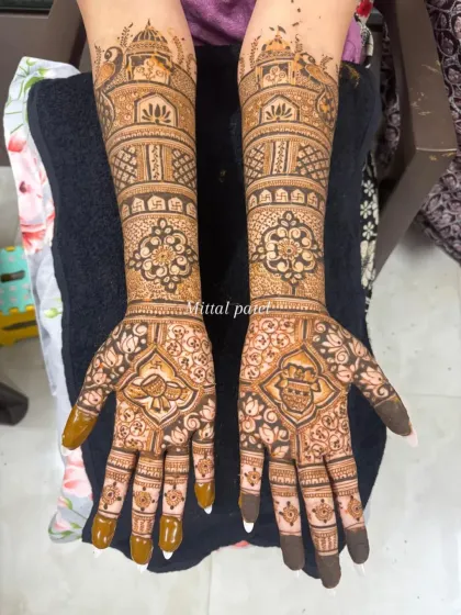 A classic bridal design with a prominent groom's procession (baraat) scene on one hand and a bride in a palanquin (doli) on the other.