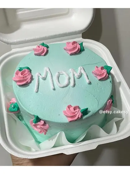 A beautiful floral bento cake for "Mom" with delicate pink roses.
