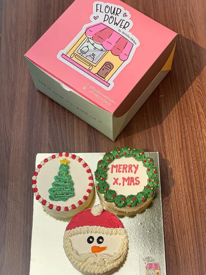 My Christmas bento cakes come in cute boxes, making them a great gift for friends, family, or colleagues.