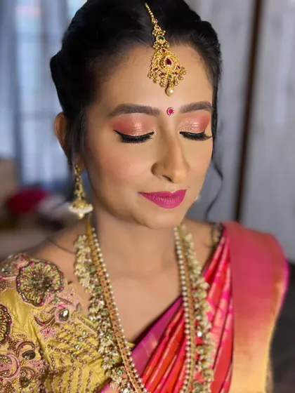 The complete traditional look with antique jewellery and a silk saree, perfect for a South Indian Muhurtham.