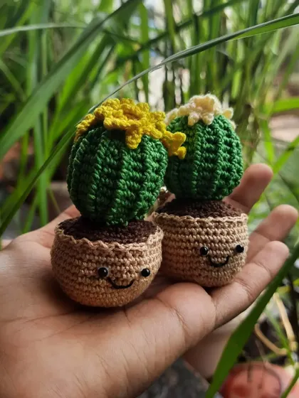 Here are the cactus buddies without the keychain hardware, perfect as tiny desk decorations. Their little smiles are sure to make you happy.