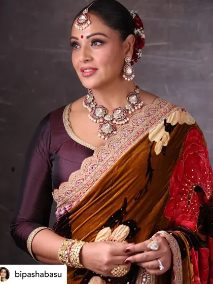 Capturing the elegance of Bipasha Basu. My expertise in lighting ensures that every detail, from the fabric to the jewellery, is perfectly illuminated.