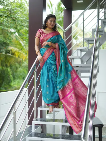 Slaying the Nauvari look on the steps of a beautiful outdoor location. This turquoise and pink combination is a classic favourite.