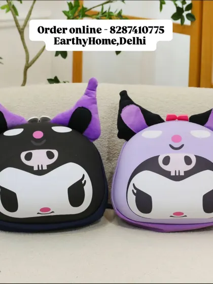These Kuromi-themed picnic bags are a huge hit. They have a durable hard-shell exterior and soft, plush details, making them both practical and Insta-worthy for your kid's next outing.