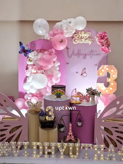 Another view of the pink butterfly theme, showing the light-up name and number '3'.