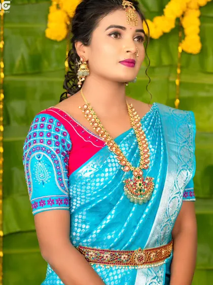 A close-up of the Navratna haram, a versatile piece that can be paired with many different colored sarees.