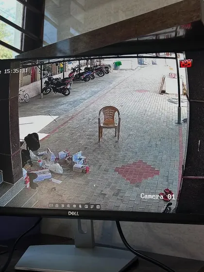 This is a live feed from a Hikvision 4G network camera I installed. The 4MP resolution gives a clear view of the property entrance and also supports two-way audio communication.