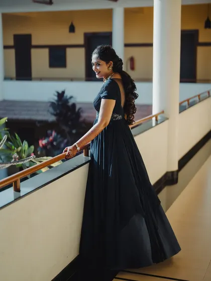 My bride Surabhi looking mesmerizing for her welcome event in a flowing black gown. This is one of my favorite looks, featuring a soft glam makeup and a stylish ponytail.