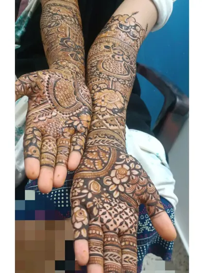 This design features a charming owl motif on the forearm, surrounded by classic floral and paisley patterns for a unique touch.