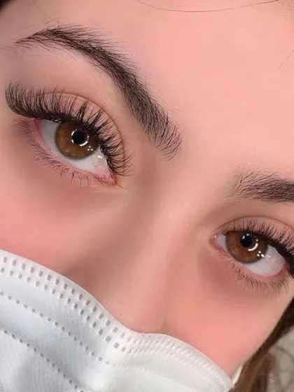 A gorgeous, fluffy volume set. This look is perfect for adding major density and drama to your lash line.