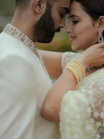 A beautiful portrait using the natural backdrop of Mumbai. I scout locations that will complement your style as a couple.
