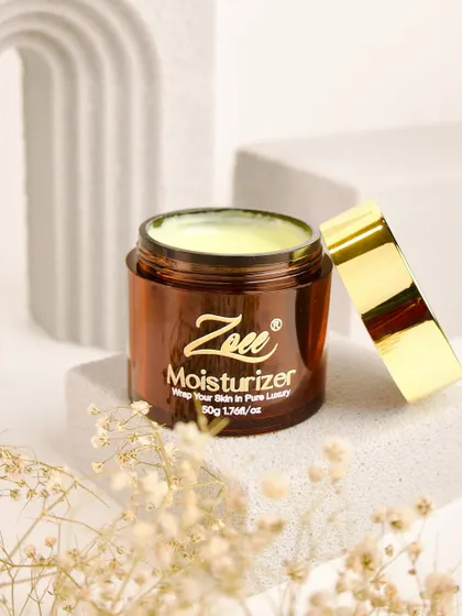 This is my super hydrating moisturizer, your answer to dry skin dilemmas. It provides lasting nourishment and a radiant glow, keeping your skin soft and supple all day long.