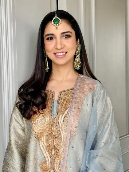 For this Mehendi, I gave the bride a subtle color play on the eyes, with metallic eyeshadow to match the tilla work and a pop of blue to match her phiran.