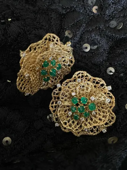 "Pour some sugar on me!" These eartops are handcrafted in 18k gold with beautiful sugarloaf emeralds from Gemfields. The rich green of the emeralds is a perfect complement to the warm gold.