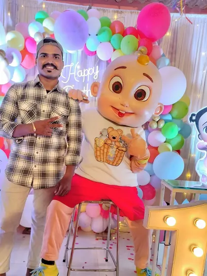 Me with our popular Cocomelon JJ mascot at a client's event. As a Marathi udyojak, I personally stand by the quality of my work. Shevati vishay qualitycha ahe.