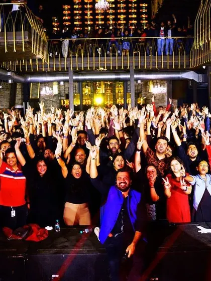 The entire team from VISA raising their hands to the beat. I love engaging with the audience and making everyone feel like they are a part of the show.
