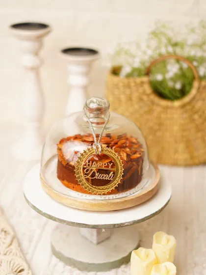 A wider view of our Almond Praline Teacake gift set, perfect for any festive occasion. It’s a centerpiece-worthy dessert.