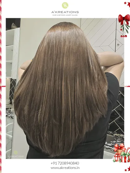 We created these warm almond and brunette highlights for a stunning, multi-tonal effect that looks both natural and luxurious.