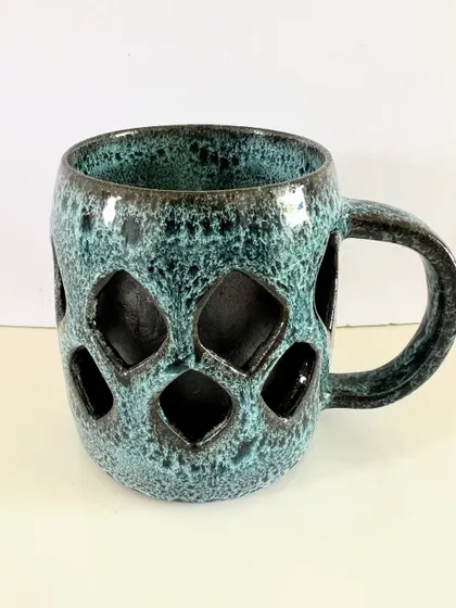 Part of my double-walled mug series, this piece features a geometric diamond pattern. The technique makes the mug surprisingly lightweight and comfortable to hold.