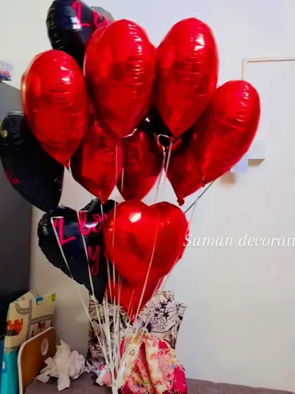 Another angle of the romantic heart balloon bouquet, showing the mix of colors.