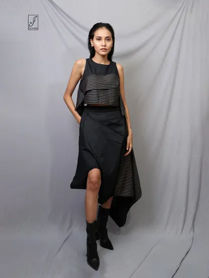 A relaxed yet strong standing pose that provides a clear, full view of the avant-garde outfit.