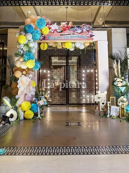 The main entrance to the Winnie the Pooh party, flanked by large illuminated frames with classic Pooh illustrations and quotes.