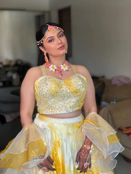 Haldi functions are all about joy and colour. For this bride, we went with a fresh, dewy look and added a playful pop of pink with the winged eyeliner to match her floral jewellery. It’s a perfect example of how we can incorporate vibrant, artistic touches while keeping the overall look elegant.