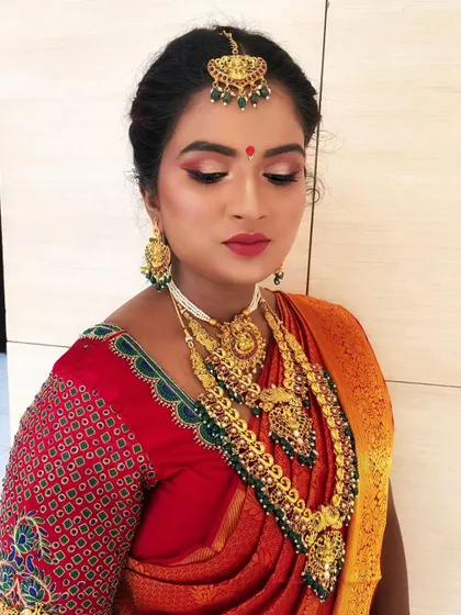 A final look at the South Indian bridal demonstration, showing the perfect blend of tradition and modern makeup techniques.
