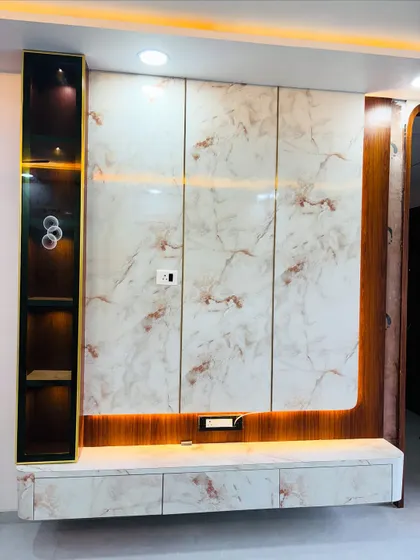 The high-gloss finish on this marble-patterned laminate reflects light beautifully, making the living room feel brighter and more spacious.