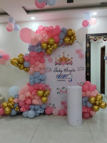 A slightly different arrangement of the "Baby Loading" baby shower decor, showing the flexibility in placing the balloon clusters to fit the space.