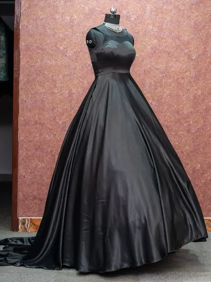 An elegant black ball gown for a sophisticated and timeless maternity photoshoot.