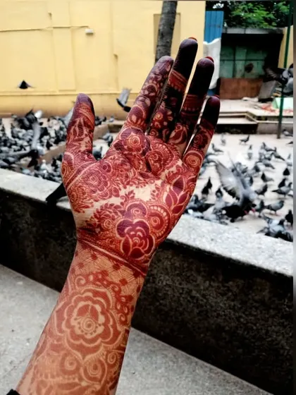 The beauty of a mature henna stain in natural daylight. The floral and paisley patterns have developed into a deep reddish-brown, showcasing the quality of the organic paste.