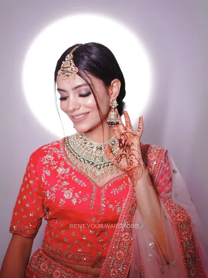 A portrait in the pink lehenga, highlighting the beautiful jhumkas and makeup.