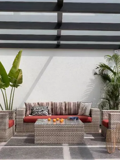 This dreamy terrace is an extension of the living space. The comfortable outdoor furniture, surrounded by potted plants and covered by a pergola, makes it an ideal spot for morning coffee or evening chats.