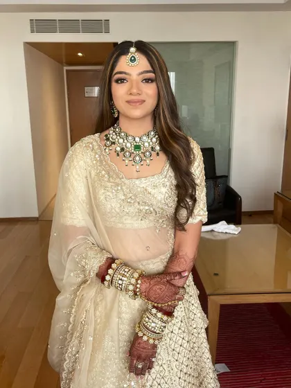 Proving that less is more, Mahek looks effortlessly elegant in her neutral-colored lehenga. Her makeup is minimal and fresh, focusing on a natural, sun-kissed glow.