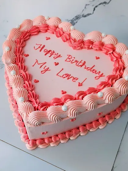 How do you celebrate your loved one's birthday? This heart-shaped vintage cake with coral-toned piping is a beautiful way to show your love.
