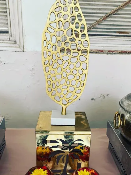 Another unique gold decor piece that adds a modern artistic touch to our buffet presentations.