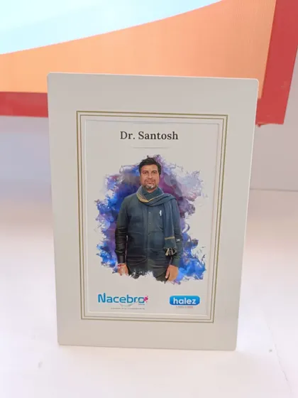 A clean and professional digital caricature for a medical conference, branded for Nacebro and Holez. This demonstrates the suitability of our service for formal and professional settings, providing a sophisticated and engaging activity.