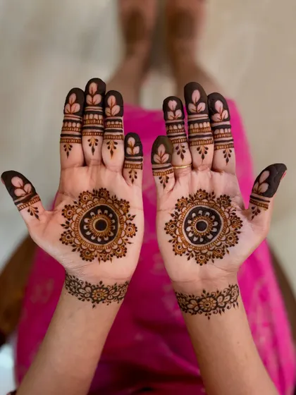 A different angle of the sister's mehendi, showing the finger details.