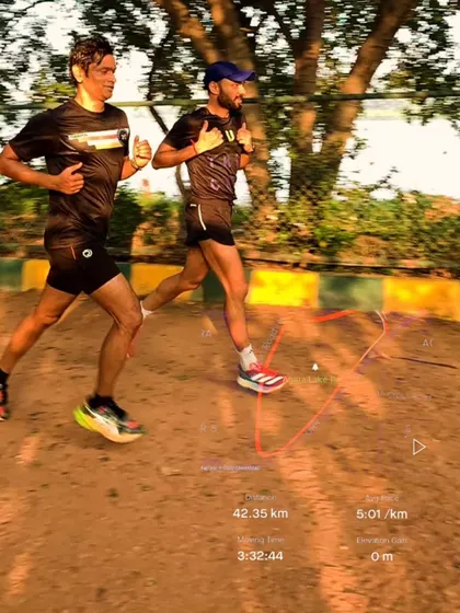 This image from a long run shows the data that matters: 42.35 km at a 5:01/km pace. We train with purpose and track our progress.