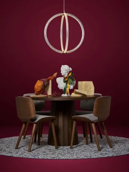 A single Luminora pendant makes a statement over a dining table in this artistic, color-rich setting. Its form is both modern and timeless, fitting into a variety of interior styles.