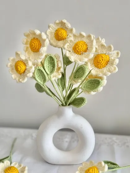 Another angle of the full daisy bouquet. These flowers will never wilt or die, making them a perfect 'forever flower' gift for someone special.